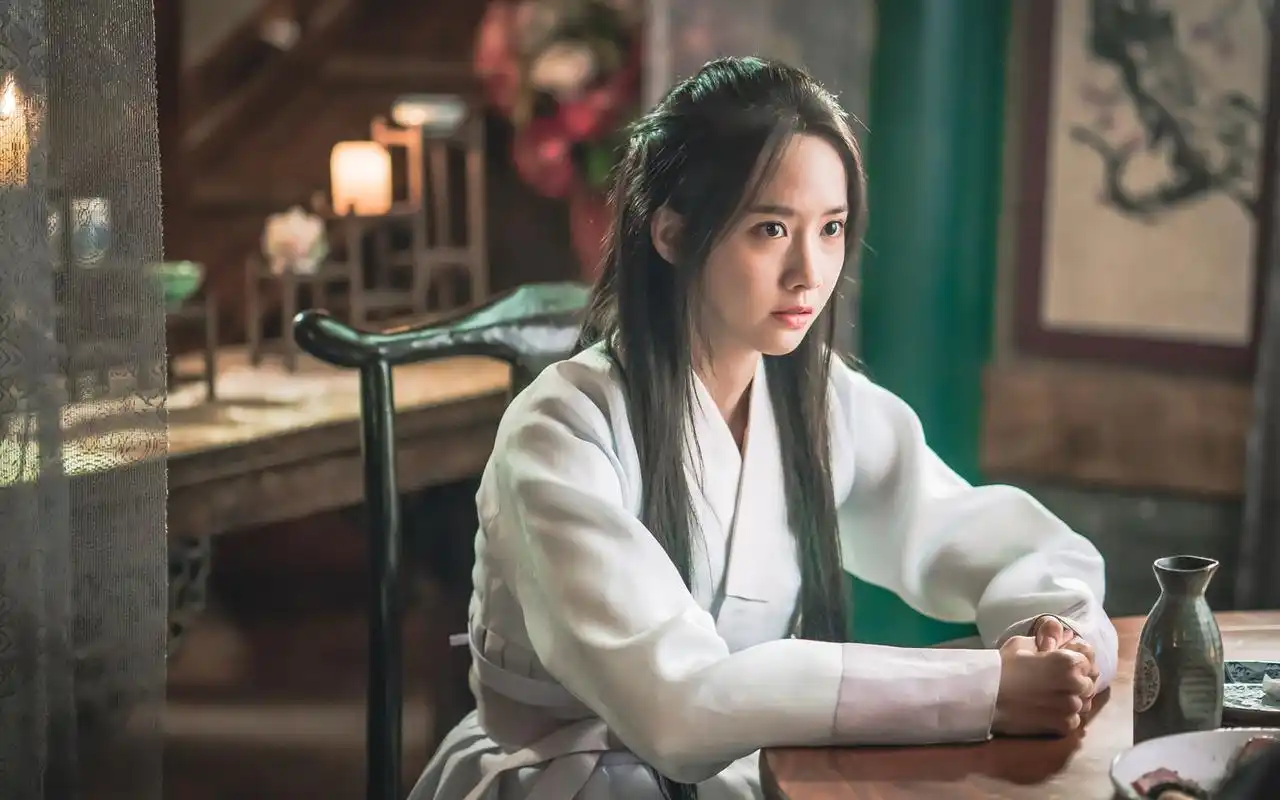 《王在相爱》林允儿人物剧照高清桌面壁纸