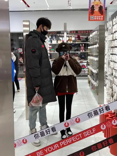 是打打闹闹过来的,在一起的时候总是开开心心的才能越走越远呀#身高差