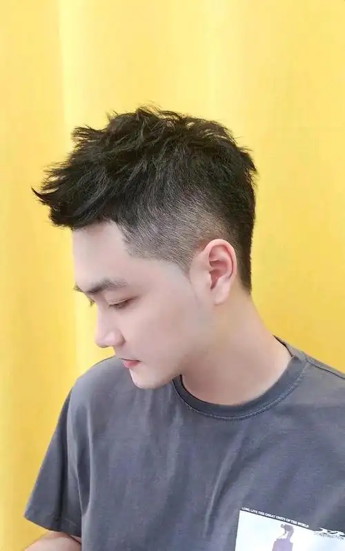 13款很适合大学生的发型,时尚还有型,帅到校花都心动