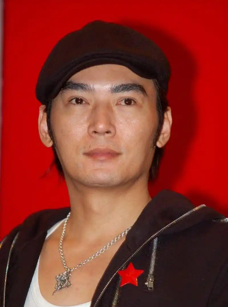 焦恩俊年轻时简直是万千少女的男神,那时的他颜值颇高,几乎找不到一点