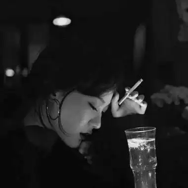 伤感系列的qq黑白头像最新版