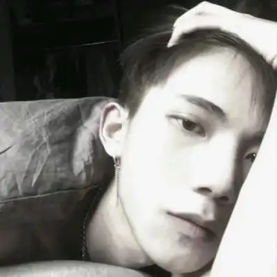 超酷男生清新酷范男生微信头像--魅力十足的帅哥哥