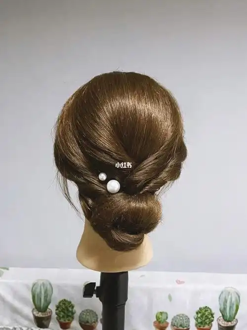 简单快速的韩式低盘发