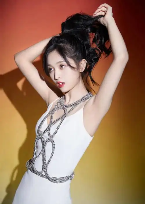 吴宣仪的一字带高跟凉鞋 长腿美jio太绝了#随手拍##街拍##美女##颜值