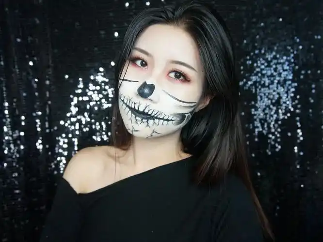 万圣节半脸鬼怪妆一年一度放出来吓人系列