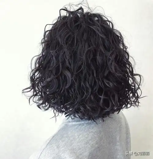 "小卷卷"烫发12款,洋气又时尚,拒绝老气