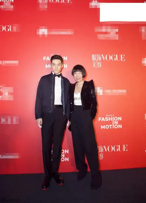 满分同框!胡歌合影刘雯逆天长腿超吸睛