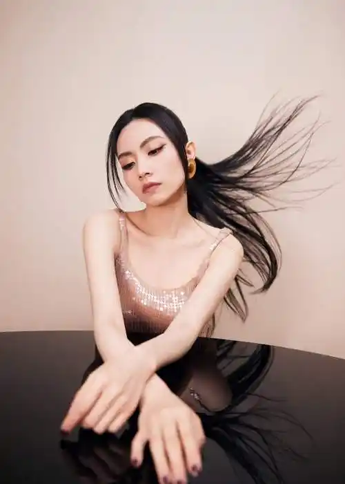 刘惜君接住薛之谦的梗