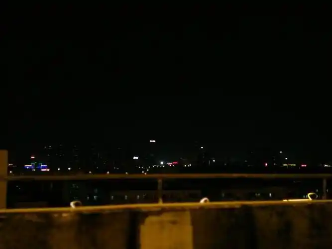 天台上的风景.                          rooftop landscape.