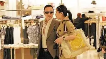 被谢贤养了12年,用青春换来两千万的coco,如今的她怎样了?