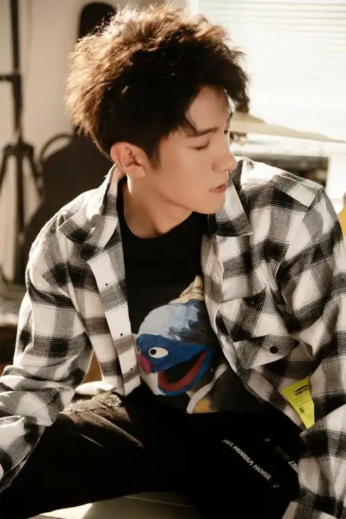 季肖冰格子衬衫帅气写真图片19