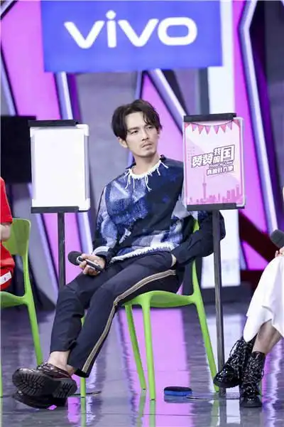 综艺频道 此前,在《快乐大本营》官方释出本期节目的预告中,钟汉良