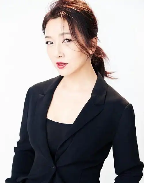 中年男人心中的迷恋——江珊的魅力不仅仅在于外貌,更在于完美的