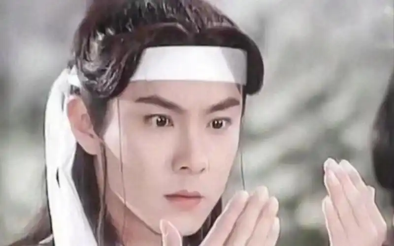 你对他年轻时的颜值一无所知,看初代小鲜肉(张卫健)的盛世美颜