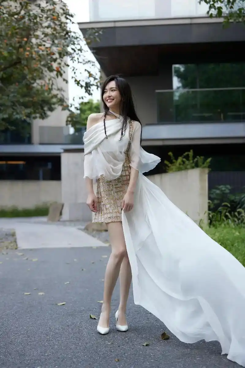 唐嫣的腿太绝 #唐嫣 太美了我的糖糖 身材太好了 #腿精  - 抖音