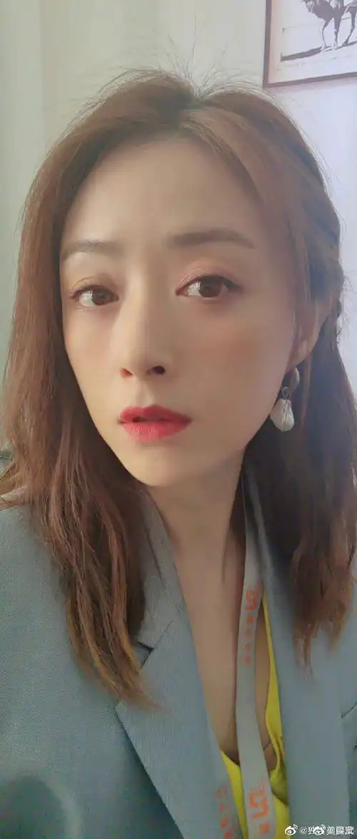 蒋欣晒18宫格自拍照##蒋欣说终于凑齐了