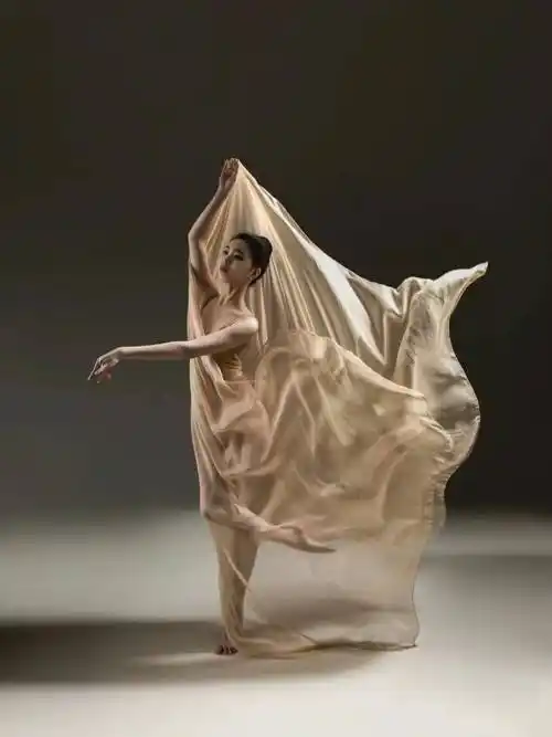 拍出了舞蹈生的软度美.高清完整版艺术写真鉴赏公众号艺星娱乐摄影.