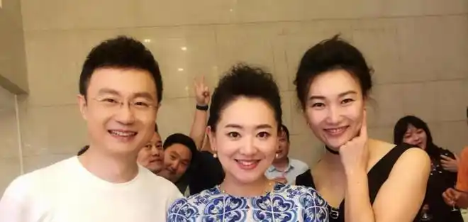 央视淘气包李梓萌家境优越为何43岁还愁嫁仔细看看她老爸是谁