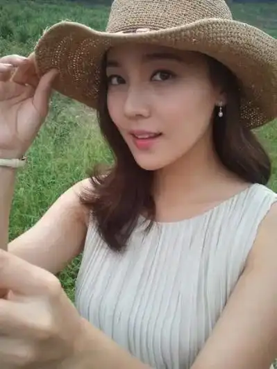 韩国女星柳真,42岁,身高160,出身女团,因为甜美可爱进去 - 抖音