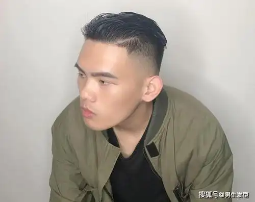 男生留"背头"发型太帅了,今年夏天这样剪,清爽,时尚,不油腻