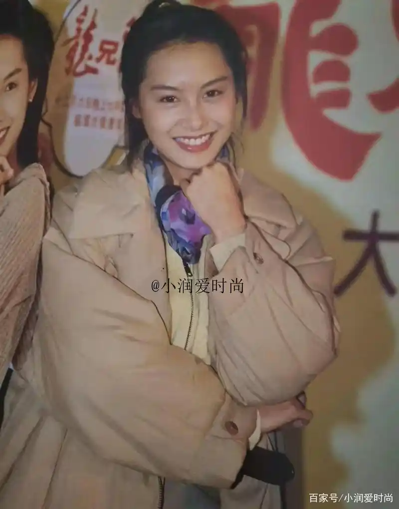 朱茵真是灵气美人:年轻时穿衣时髦,老年穿衣显高,真适合小个子