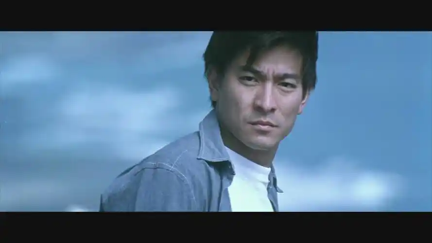 《黑金》剧照无数的银幕形象凝成刘德华独一份的单纯感.