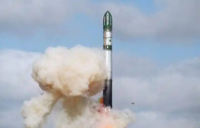 首次公布了r36m2,也就是西方口中的"撒旦"洲际弹道导弹的再入飞行器