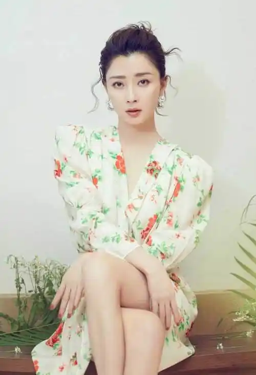 殷桃个人资料和图片-雷客网