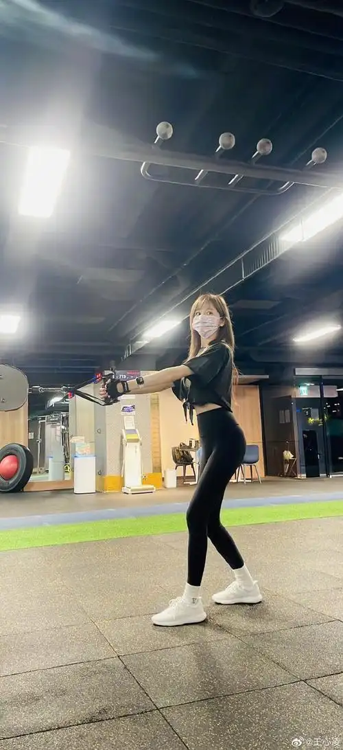 王心凌晒健身照,隐约露马甲线!称停不下来!身材女生看了都心动