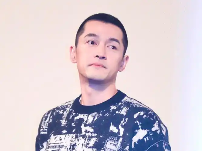 胡歌寸头造型亮相长得帅真是什么发型都好看网友太帅了