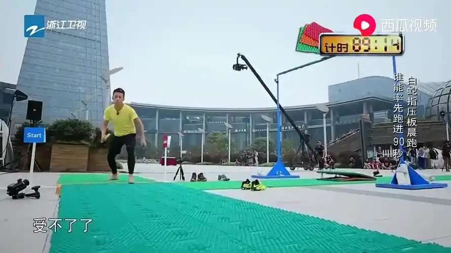 奔跑吧兄弟1:队长邓超接受指压板挑战,痛到表情扭曲也要跑下去