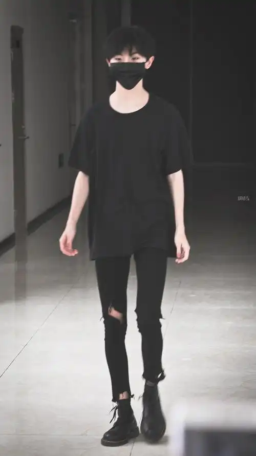 马嘉祺,夏天到了短裤安排起来吧!