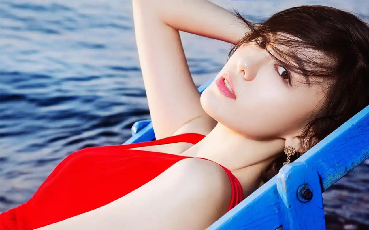 性感美女吕佳容红裙海边写真桌面壁纸下载