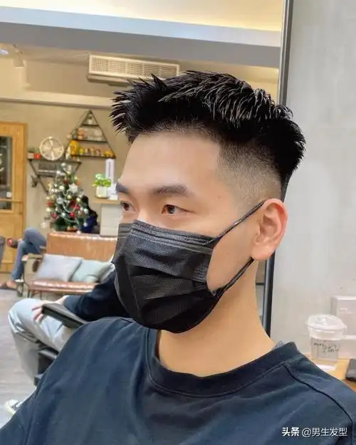 男生别嫌弃"两边铲"发型,2020年剪这三款,清爽干净显帅气