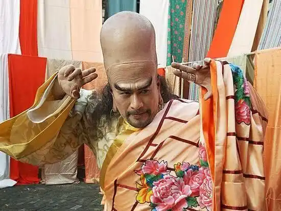 《水浒传之英雄本色》里的鲁提辖,《鹿鼎记》里的鳌拜,《倚天屠龙记》