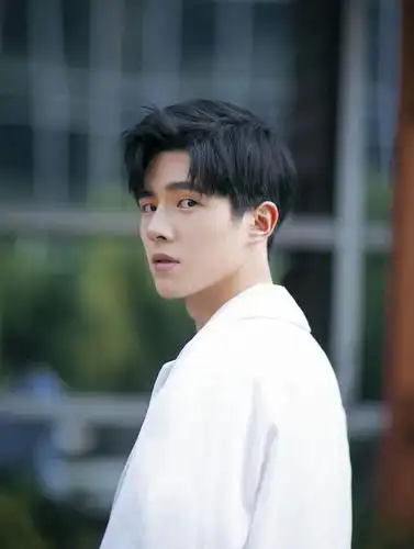 刘昊然干净帅气写真