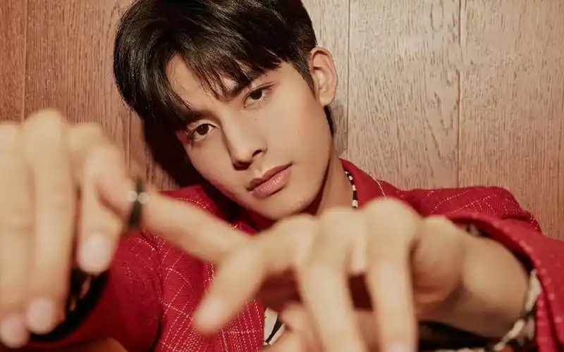 宋威龙时尚写真图片桌面壁纸