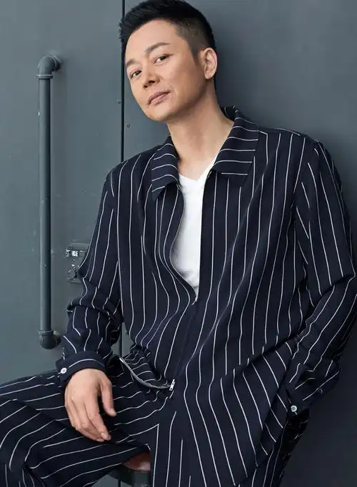 男明星,最后一位不仅演技好,还很有爱心|男明星|出生|男演员_新浪新闻