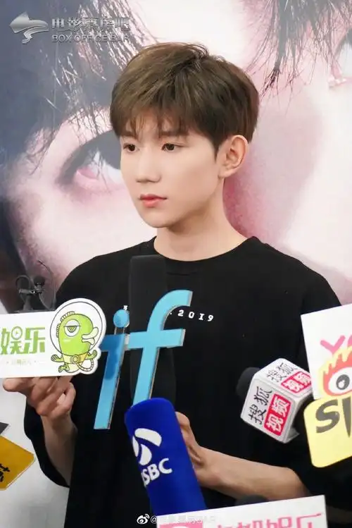 听见巨响了吗 王源帅爆了 99闷青色的头发特别好看@tfboys-王源