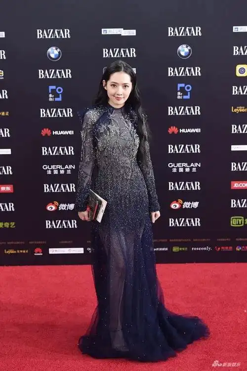 郭碧婷亮相红毯温婉大气 优雅似仙女