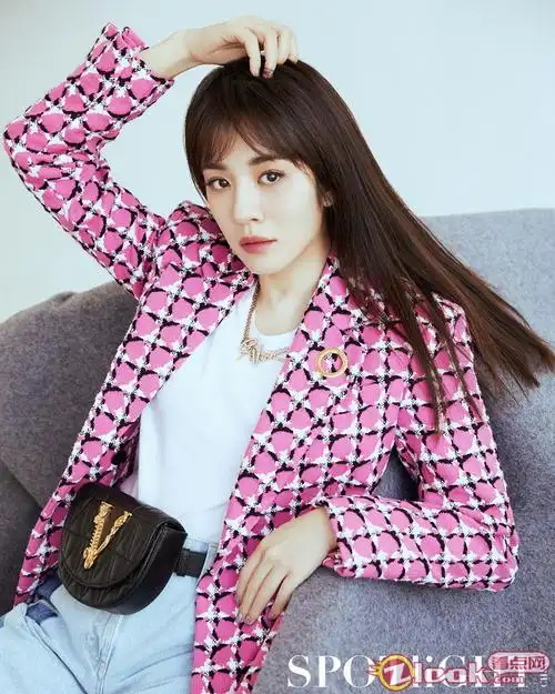 王晓晨封面大片曝光 笃定淡然尽显温柔底色