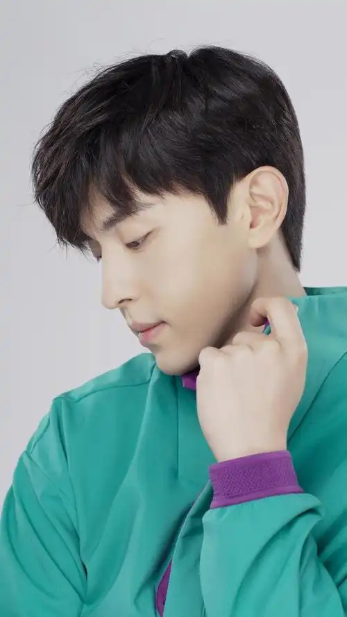 青春阳光韩范男孩邓伦帅气迷人写真,高清图片,手机壁纸