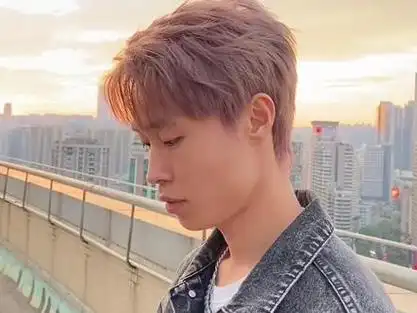 贵阳男生显白发色 香芋奶茶色#香芋奶茶灰#奶茶色 #男生显白发色