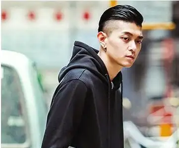 男生发型两边推掉重在清爽帅气又潮