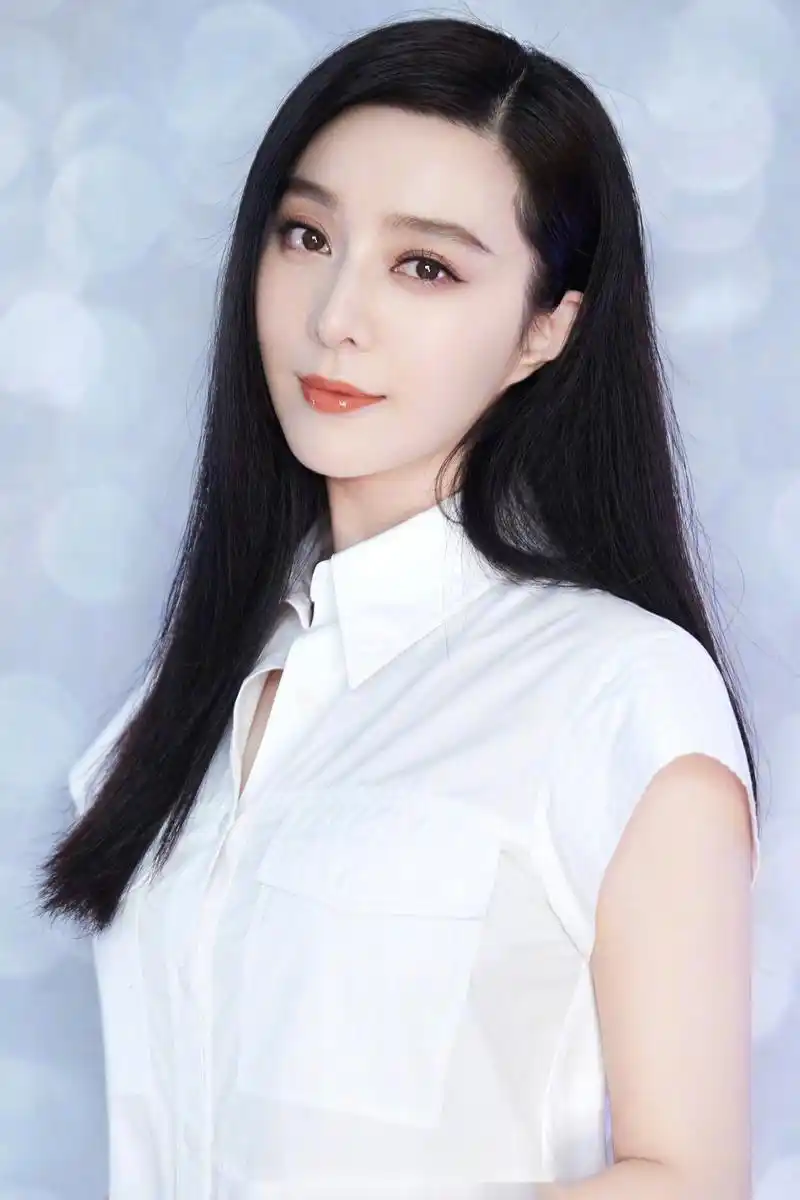 2019年11月22日,演员范冰冰身着好友卜柯文个人品牌christopherbu