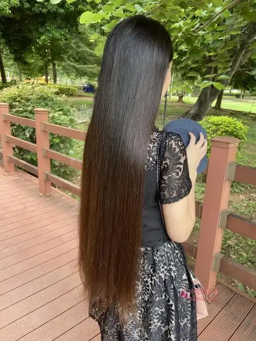 公园内剪去气质女律师73公分干净顺滑秀发发之美515