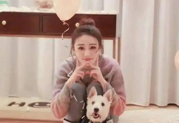 原创张铭恩懒理徐璐拍吻戏时隔7天晒自拍配文两个字很洒脱