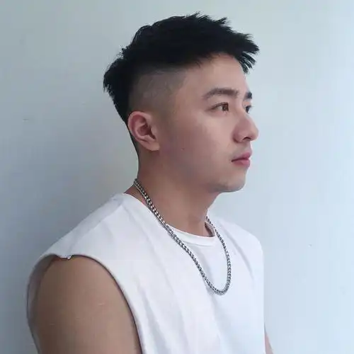 两边剃光的最帅气发型两边剃光中间留的发型叫什么