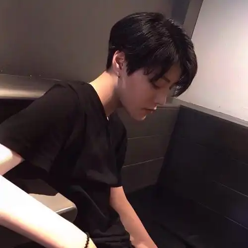 半身头像 男生头像 韩系 中系 混搭 气质 个性 男神 黑白 季懿苏の