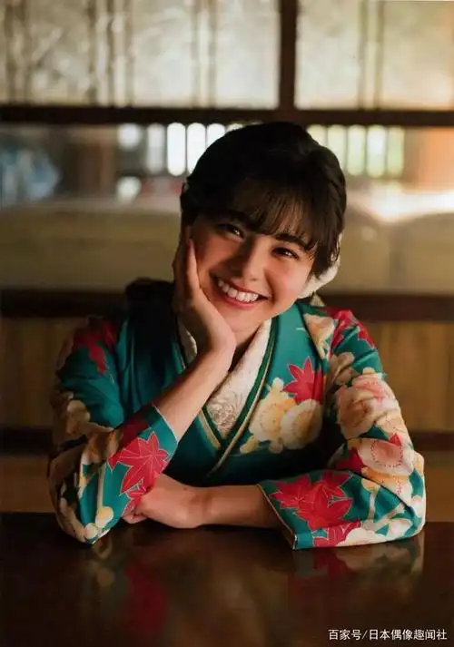 日本小姐姐成人礼杂志摄影,身穿和服登场,女人味十足
